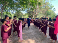Trường THCS Phú An tổ chức cho học sinh hoạt động trải nghiệm ngoài địa phương.