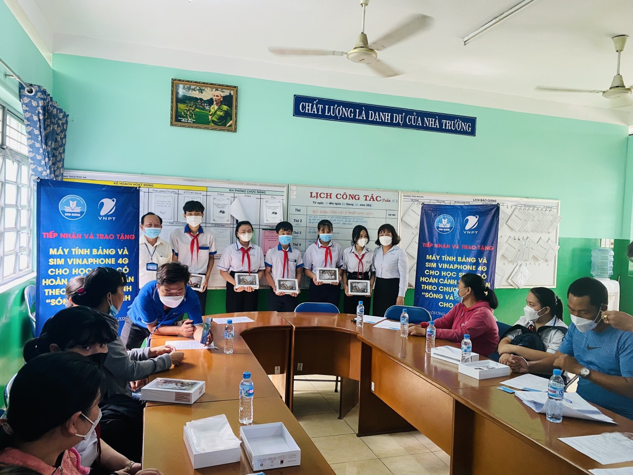 LIÊN ĐỘI TRƯỜNG THCS PHÚ AN ĐÓN NHẬN CHƯƠNG TRÌNH “SÓNG VÀ MÁY TÍNH CHO EM” CỦA  TẬP ĐOÀN VNPT TỈNH BÌNH DƯƠNG