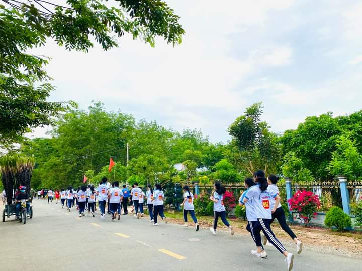 LIÊN ĐỘI THCS PHÚ AN HƯỞNG ỨNG “ NGÀY CHẠY OLIMPIC VÌ SỨC KHỎE TOÀN DÂN”